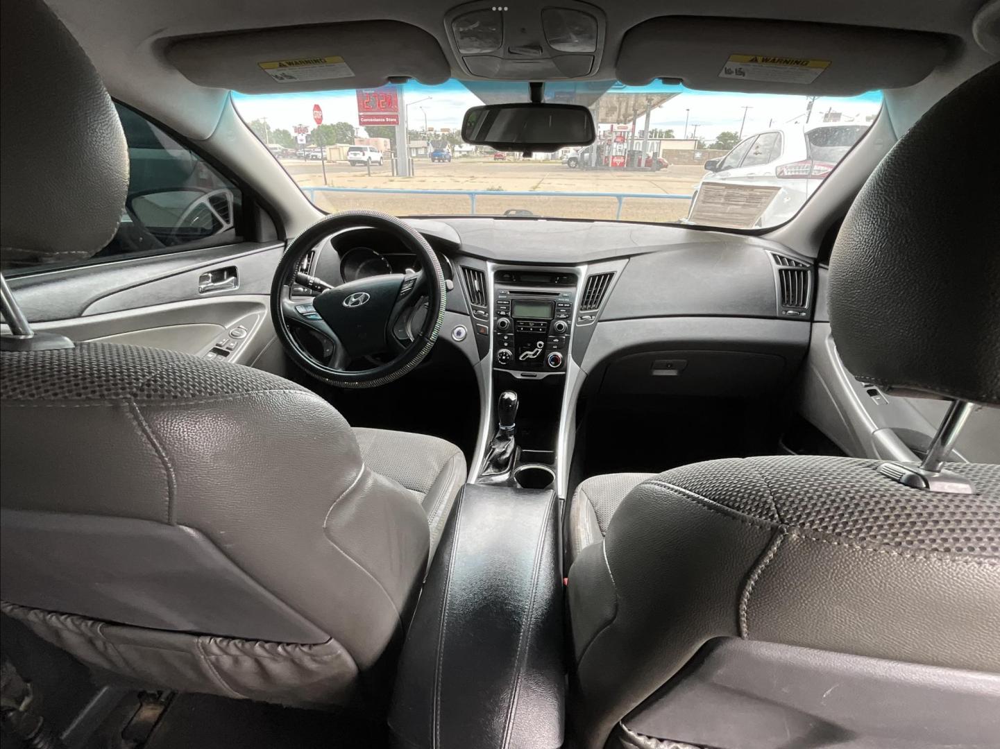 2013 GRAY Hyundai Sonata Limited Auto (5NPEC4AC4DH) with an 2.4L L4 DOHC 16V engine, 6-Speed Automatic transmission, located at 821 N. Prince Street, Clovis, NM, 88101, (575) 762-8852, 34.406643, -103.195999 - Photo#9