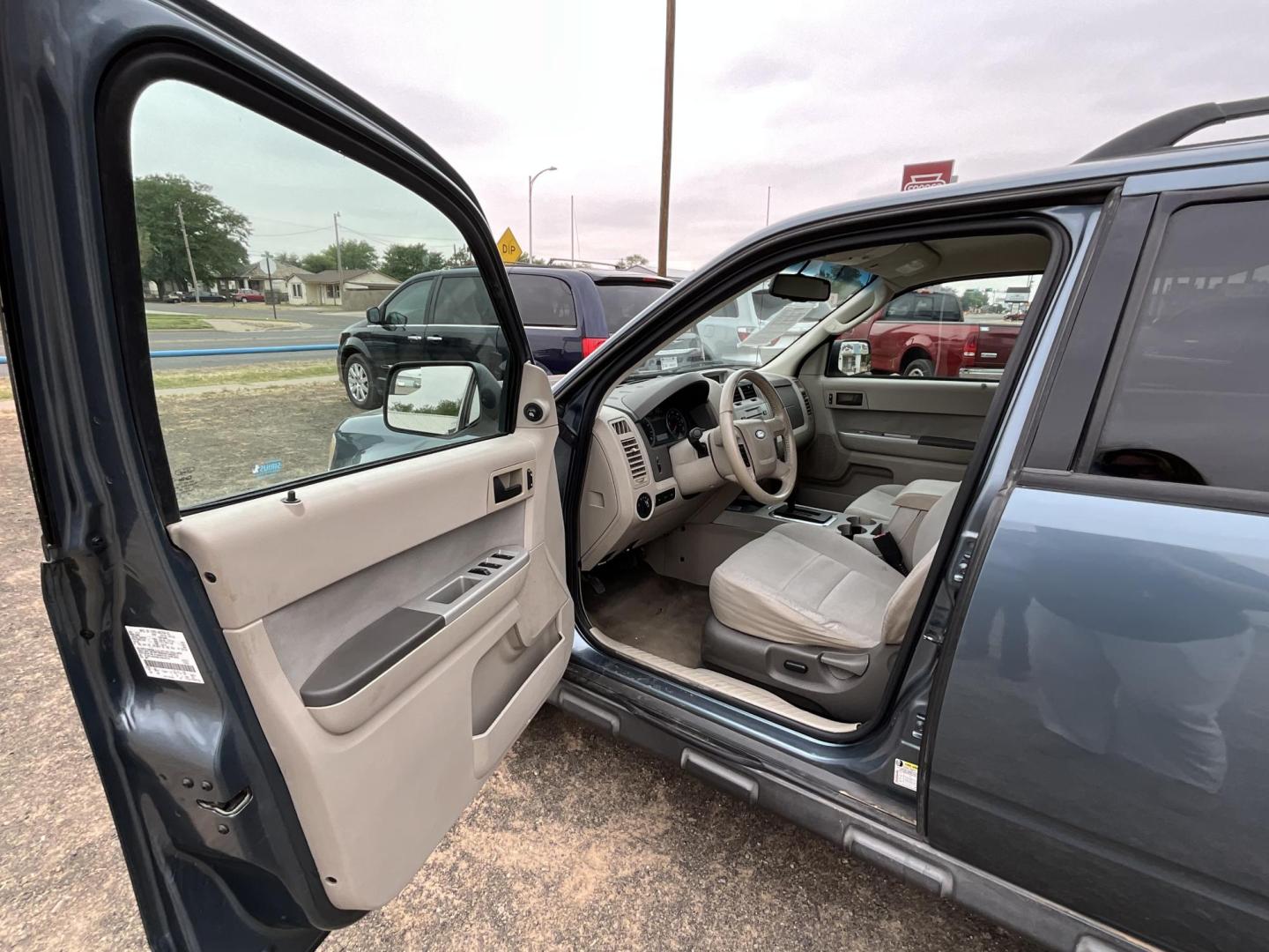 2012 Blue Ford Escape (1FMCU0DG9CK) , located at 821 N. Prince Street, Clovis, NM, 88101, (575) 762-8852, 34.406643, -103.195999 - Photo#4