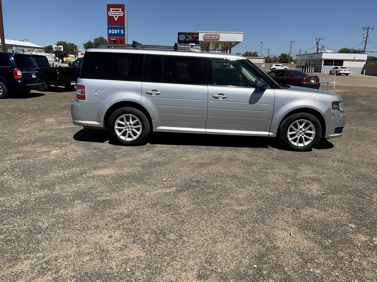 2014 Silver Ford Flex SE FWD (2FMGK5B83EB) with an 3.5L V6 DOHC 24V engine, 6-Speed Automatic Overdrive transmission, located at 821 N. Prince Street, Clovis, NM, 88101, (575) 762-8852, 34.406643, -103.195999- Photo#0