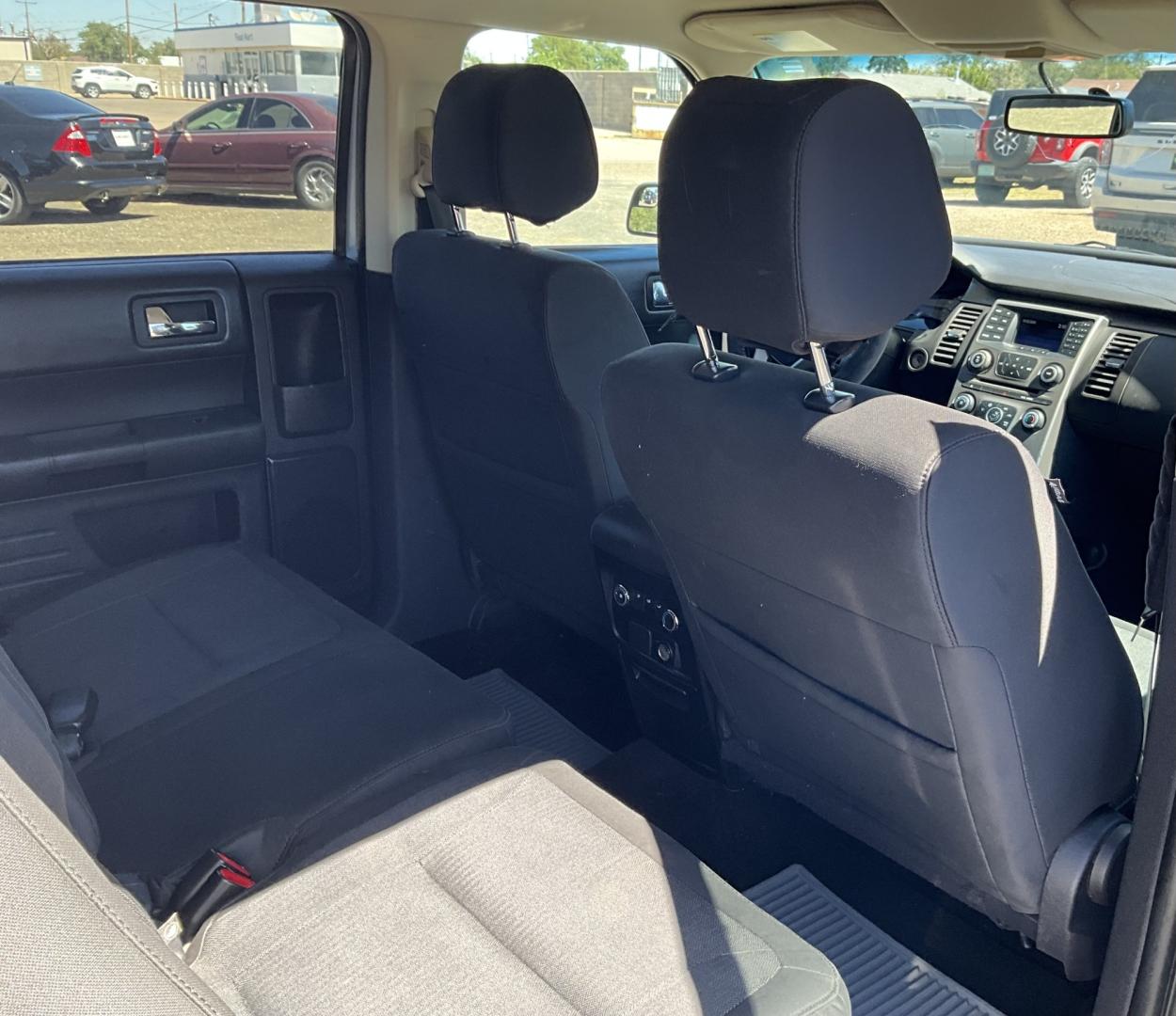 2014 Silver Ford Flex SE FWD (2FMGK5B83EB) with an 3.5L V6 DOHC 24V engine, 6-Speed Automatic Overdrive transmission, located at 821 N. Prince Street, Clovis, NM, 88101, (575) 762-8852, 34.406643, -103.195999- Photo#6