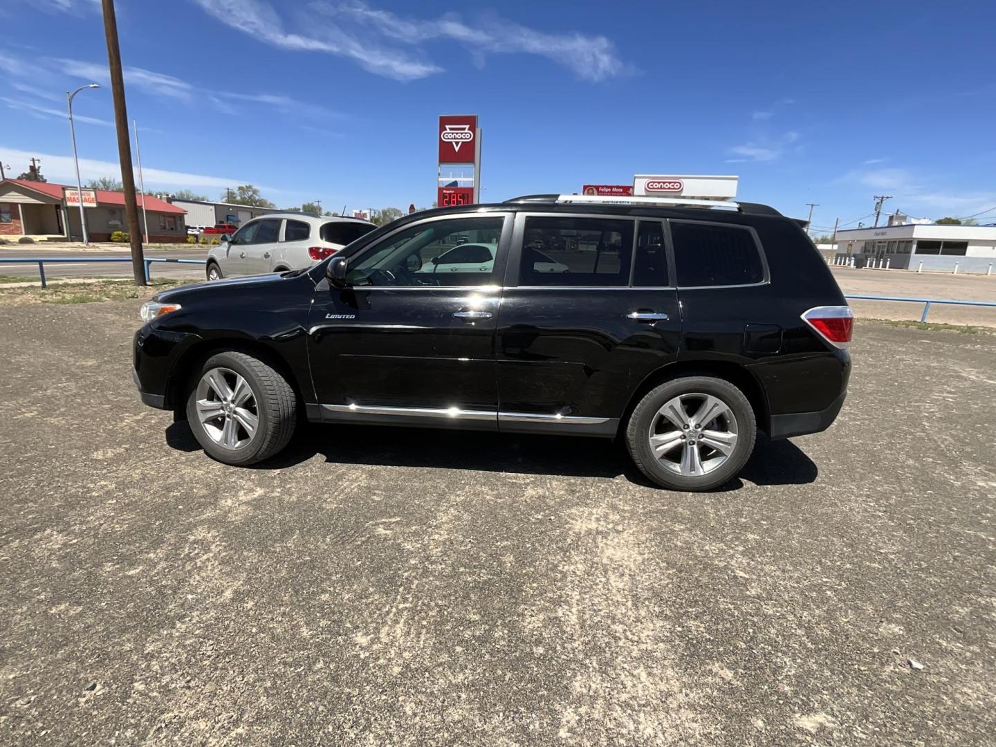 2011 Black Toyota Highlander Limited 4WD (5TDDK3EH2BS) with an 3.5L V6 DOHC 24V engine, 5-Speed Automatic transmission, located at 821 N. Prince Street, Clovis, NM, 88101, (575) 762-8852, 34.406643, -103.195999 - Photo#1