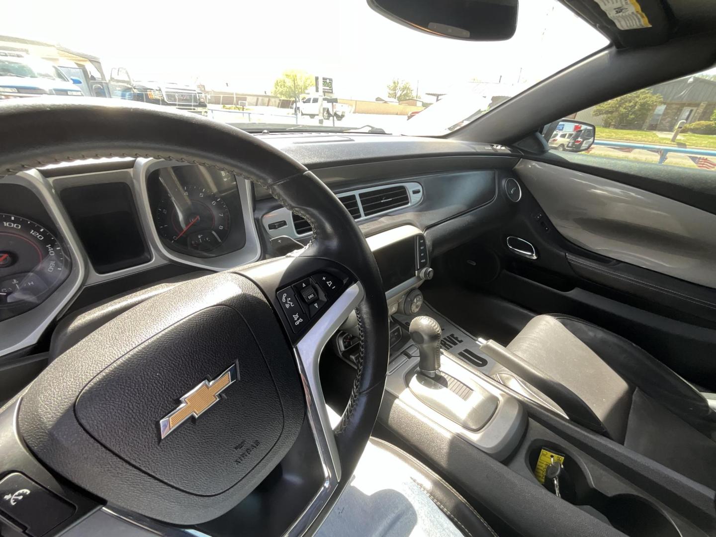 2015 Black Chevrolet Camaro 2LT Convertible (2G1FF3D37F9) with an 3.6L V6 DOHC 24V FFV engine, 6-Speed Automatic transmission, located at 821 N. Prince Street, Clovis, NM, 88101, (575) 762-8852, 34.406643, -103.195999 - Photo#4