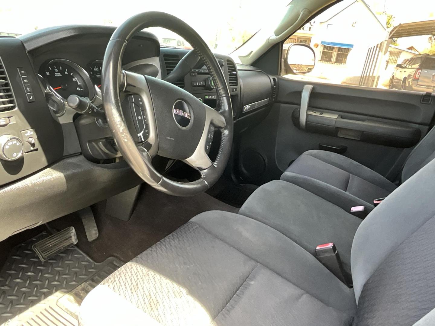 2009 Black GMC Sierra 1500 SLE1 Ext. Cab Long Box 2WD (1GTEC29019Z) with an 5.3L V8 OHV 16V FFV engine, 4-Speed Automatic transmission, located at 821 N. Prince Street, Clovis, NM, 88101, (575) 762-8852, 34.406643, -103.195999 - Photo#7