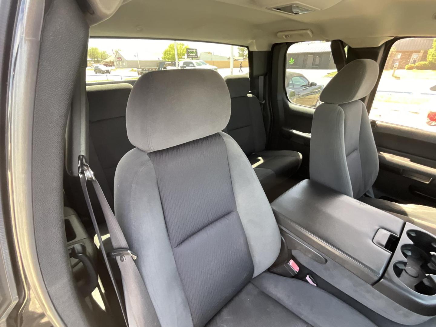 2009 Black GMC Sierra 1500 SLE1 Ext. Cab Long Box 2WD (1GTEC29019Z) with an 5.3L V8 OHV 16V FFV engine, 4-Speed Automatic transmission, located at 821 N. Prince Street, Clovis, NM, 88101, (575) 762-8852, 34.406643, -103.195999 - Photo#8