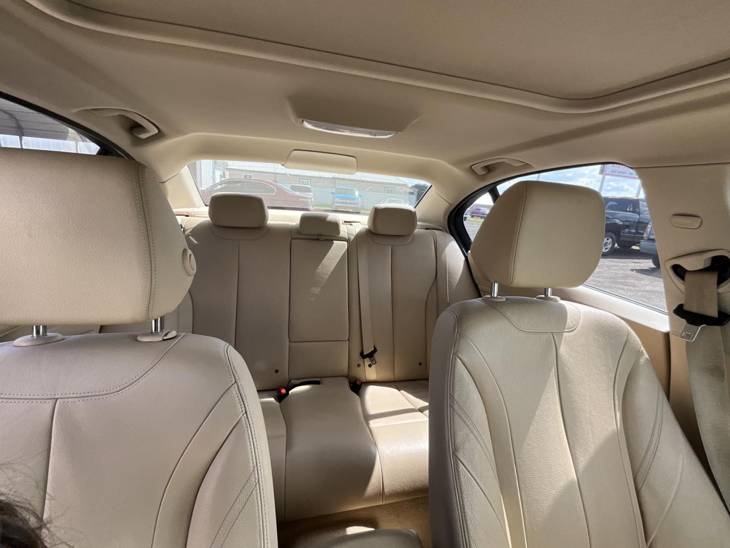 2012 Silver BMW 3-Series 328i Sedan (WBA3A5C55CF) with an 2.0L L4 DOHC 16V engine, located at 821 N. Prince Street, Clovis, NM, 88101, (575) 762-8852, 34.406643, -103.195999 - Photo#11