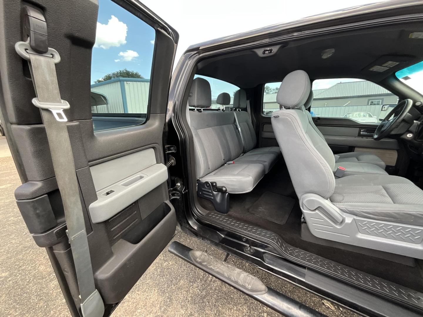 2013 Black Ford F-150 Lariat SuperCab 6.5-ft. Bed 4WD (1FTFX1EF5DK) with an 5.0L V8 engine, 6-Speed Automatic transmission, located at 821 N. Prince Street, Clovis, NM, 88101, (575) 762-8852, 34.406643, -103.195999 - Photo#5