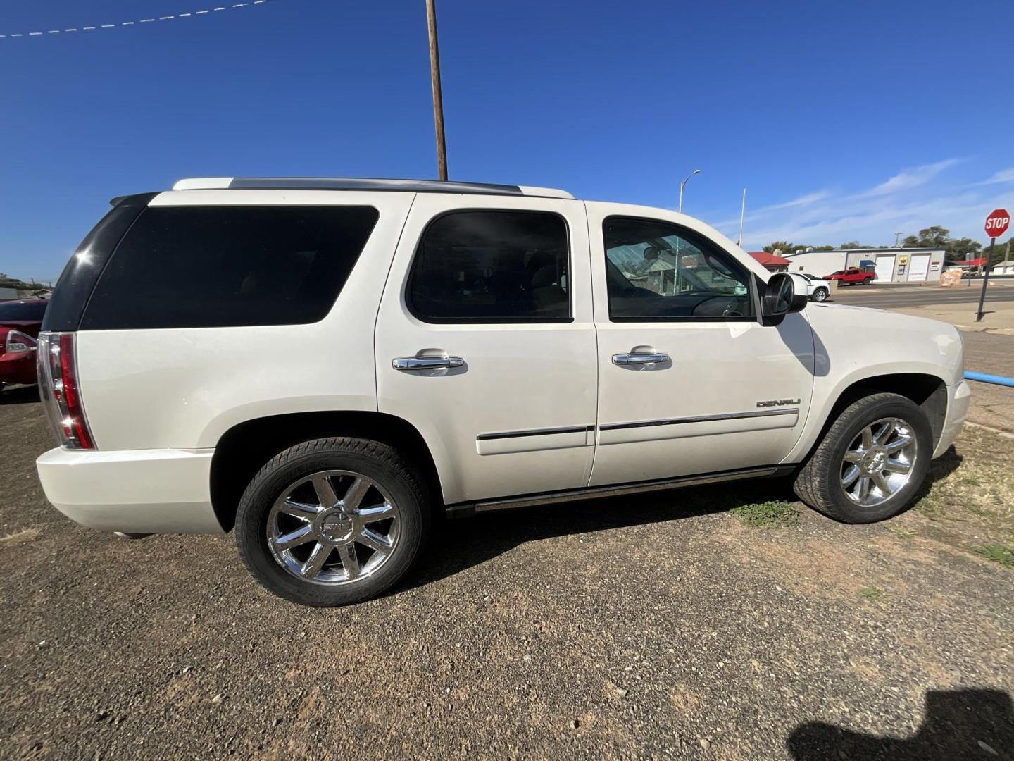 2011 WHITE GMC Yukon Denali 2WD (1GKS1EEF7BR) with an 6.2L V8 OHV 16V engine, 4-Speed Automatic transmission, located at 821 N. Prince Street, Clovis, NM, 88101, (575) 762-8852, 34.406643, -103.195999 - Photo#0
