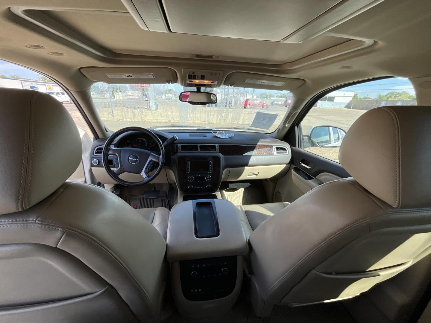 2011 WHITE GMC Yukon Denali 2WD (1GKS1EEF7BR) with an 6.2L V8 OHV 16V engine, 4-Speed Automatic transmission, located at 821 N. Prince Street, Clovis, NM, 88101, (575) 762-8852, 34.406643, -103.195999 - Photo#9