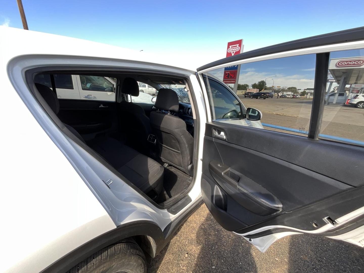 2017 WHITE Kia Sportage LX AWD (KNDPMCAC4H7) with an 2.4L V6 DOHC 24V engine, 6A transmission, located at 821 N. Prince Street, Clovis, NM, 88101, (575) 762-8852, 34.406643, -103.195999 - Photo#7