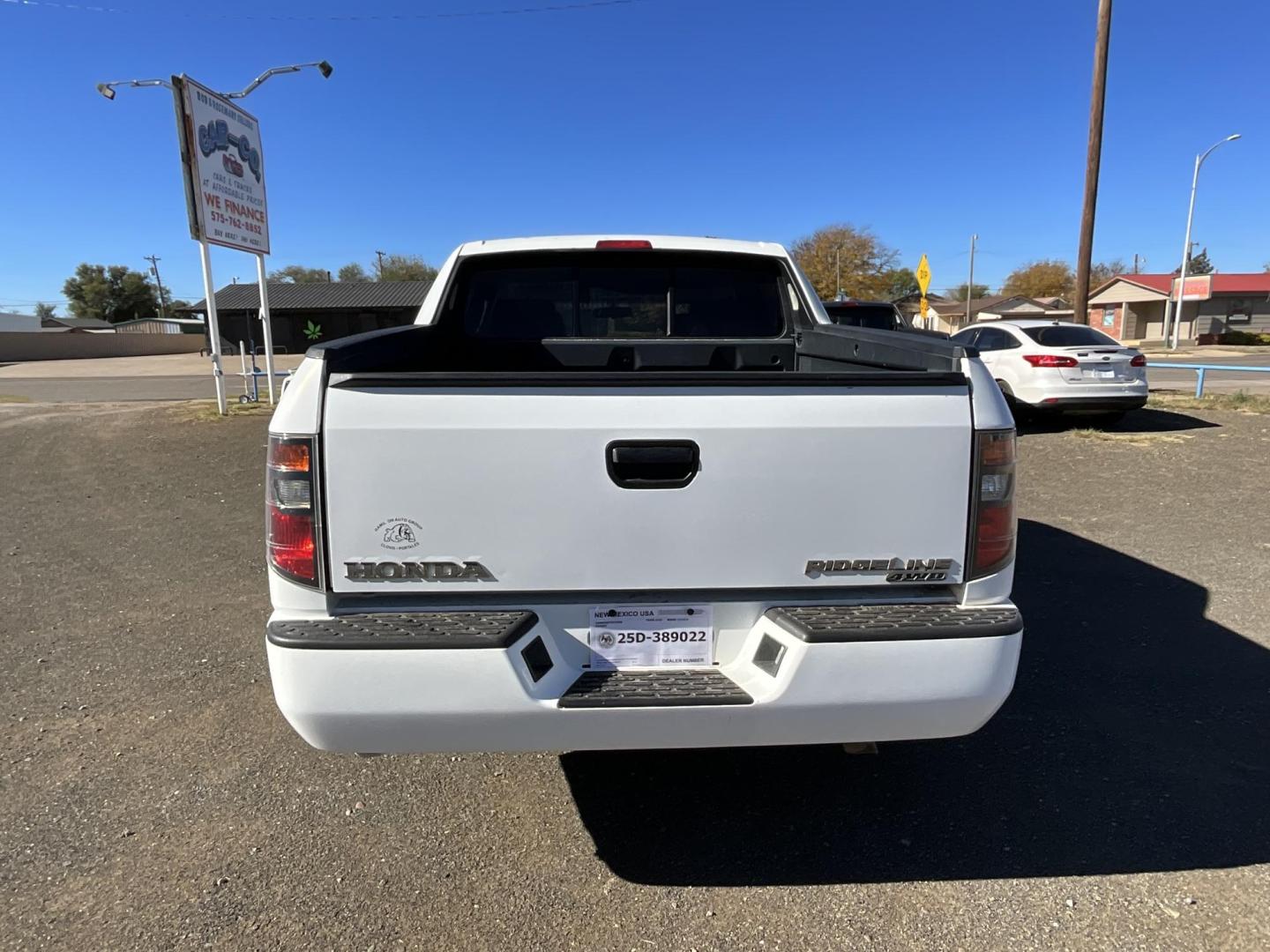 2008 WHITE Honda Ridgeline RT (2HJYK16298H) with an 3.5L V6 SOHC 24V engine, 5-Speed Automatic transmission, located at 821 N. Prince Street, Clovis, NM, 88101, (575) 762-8852, 34.406643, -103.195999 - Photo#1