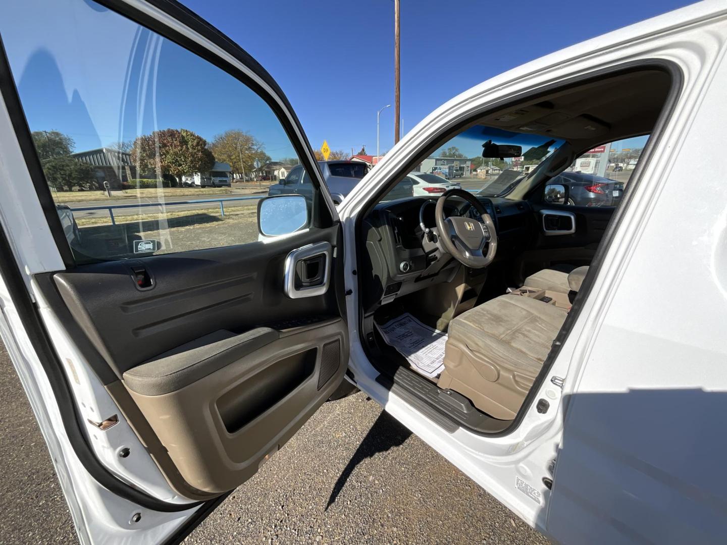 2008 WHITE Honda Ridgeline RT (2HJYK16298H) with an 3.5L V6 SOHC 24V engine, 5-Speed Automatic transmission, located at 821 N. Prince Street, Clovis, NM, 88101, (575) 762-8852, 34.406643, -103.195999 - Photo#7