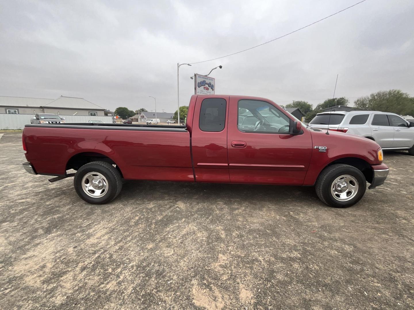 2002 Red Ford F-150 King Ranch SuperCab Short Bed 2WD (1FTRX17W22N) with an 4.6L V8 SOHC 16V engine, located at 821 N. Prince Street, Clovis, NM, 88101, (575) 762-8852, 34.406643, -103.195999 - Photo#2