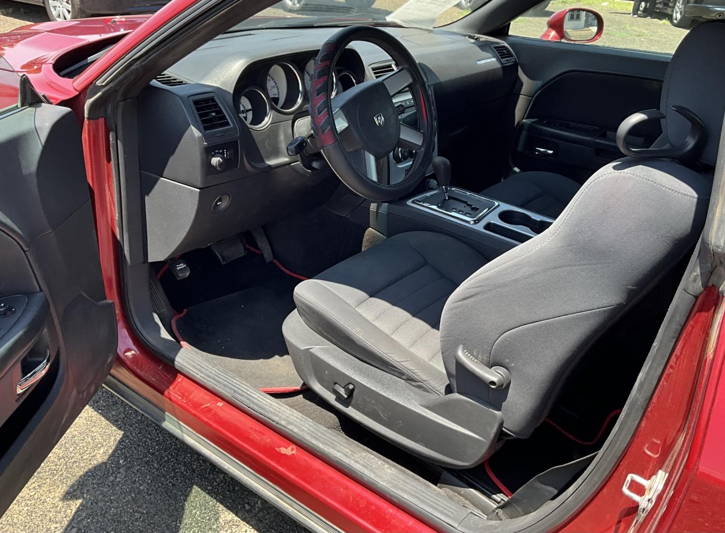 2010 Red Dodge Challenger SE (2B3CJ4DVXAH) with an 3.5L V6 SOHC 24V engine, 4A transmission, located at 821 N. Prince Street, Clovis, NM, 88101, (575) 762-8852, 34.406643, -103.195999- Photo#6