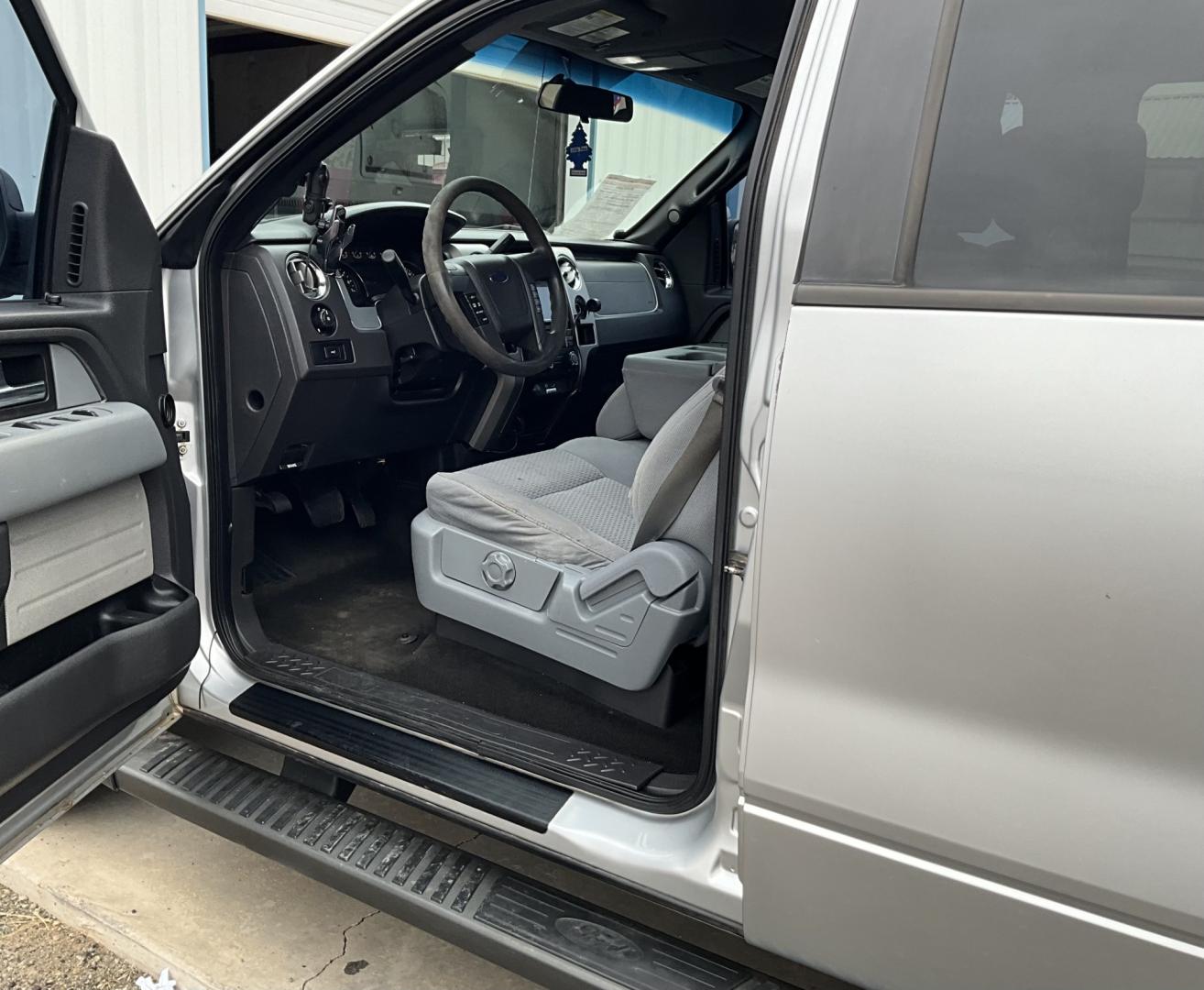 2013 Silver Ford F-150 Platinum SuperCrew 6.5-ft. Bed 2WD (1FTFW1CT4DF) with an 3.5L V6 TURBO engine, 6-Speed Automatic transmission, located at 821 N. Prince Street, Clovis, NM, 88101, (575) 762-8852, 34.406643, -103.195999- Photo#3