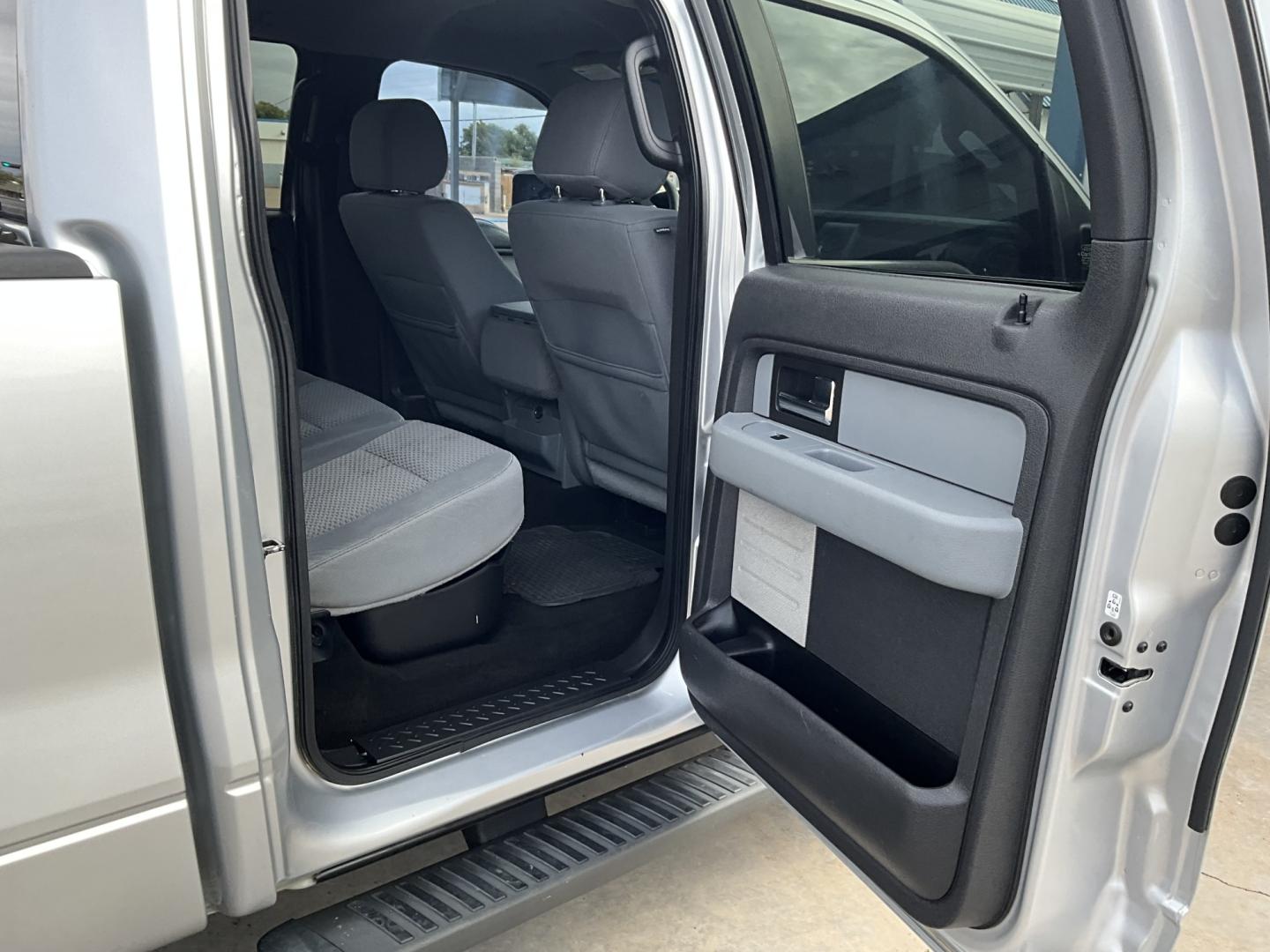 2013 Silver Ford F-150 Platinum SuperCrew 6.5-ft. Bed 2WD (1FTFW1CT4DF) with an 3.5L V6 TURBO engine, 6-Speed Automatic transmission, located at 821 N. Prince Street, Clovis, NM, 88101, (575) 762-8852, 34.406643, -103.195999- Photo#6