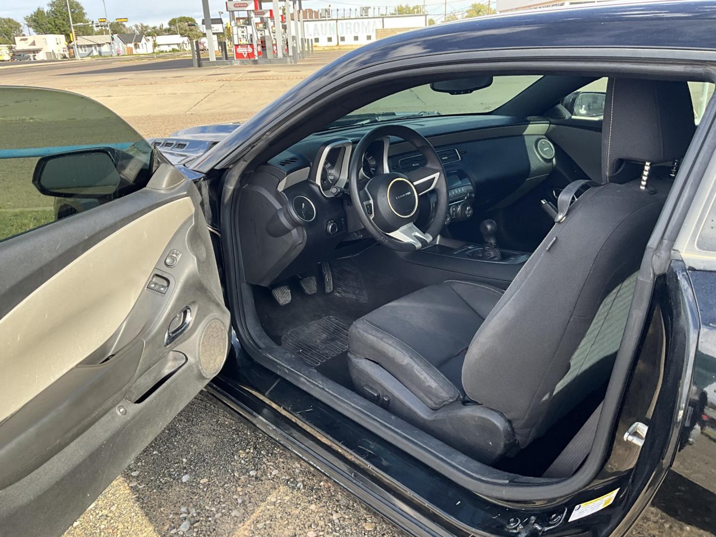 2010 Chevrolet Camaro LS Coupe (2G1FE1EV2A9) with an 3.6L V6 DOHC 24V engine, 6M transmission, located at 821 N. Prince Street, Clovis, NM, 88101, (575) 762-8852, 34.406643, -103.195999- Photo#3